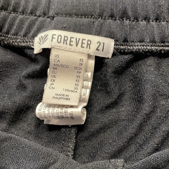 Forever 21 shorts XS - Picture 2 of 4